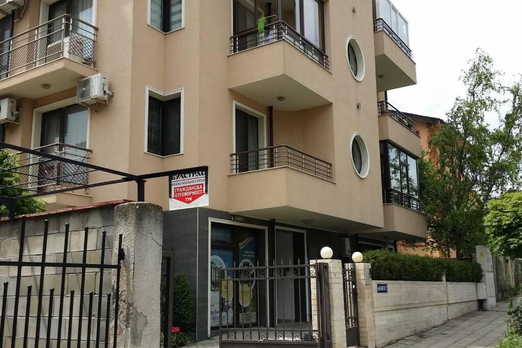 Studio In The Center Of Sarafovo Burgas Exterior photo