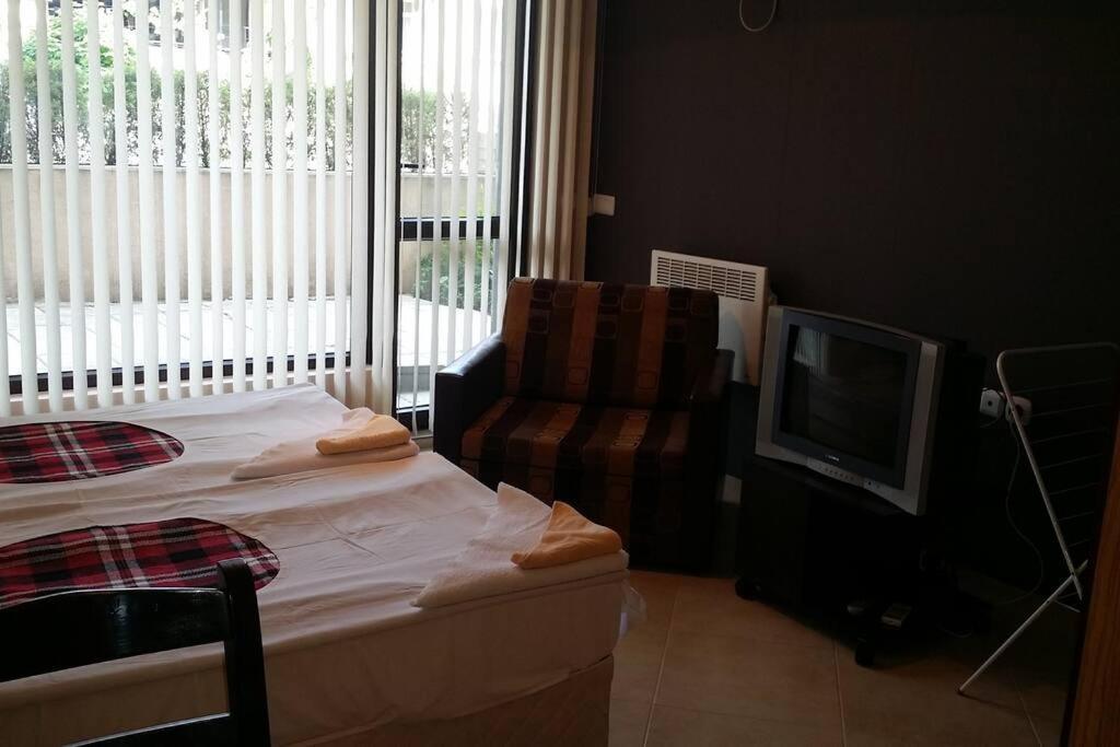 Studio In The Center Of Sarafovo Burgas Exterior photo
